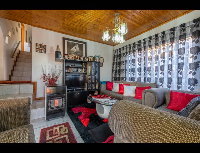 3 BEDROOM HOUSE FOR SALE IN WINCHESTER HILLS